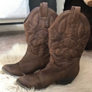 Fashion cowboy boots. Size 10.